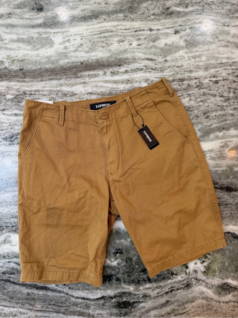 NWT Express Men's Brown/Tan Flat Front Shorts 10”
Size 31